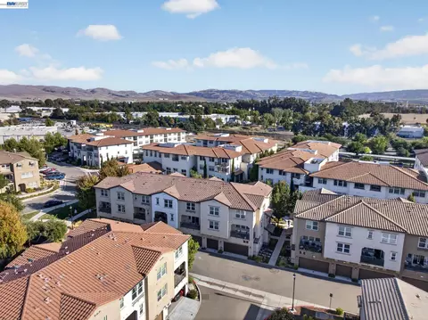 View/Area - 1270 Gusty Loop #3, Livermore, CA 94550 photo 4 of 5