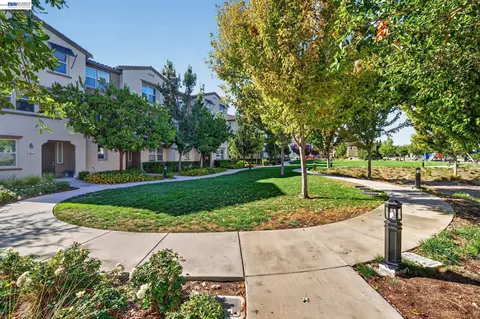 Exterior - 1270 Gusty Loop #3, Livermore, CA 94550 photo 4 of 7