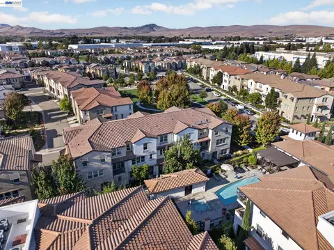 View/Area - 1270 Gusty Loop #3, Livermore, CA 94550 photo 3 of 5