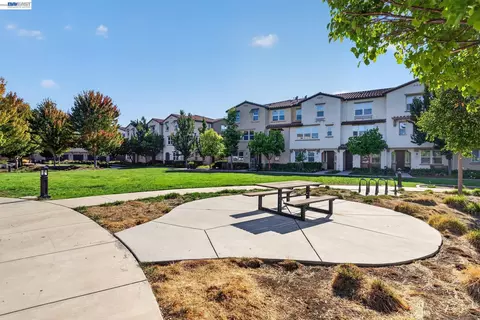 Exterior - 1270 Gusty Loop #3, Livermore, CA 94550 photo 6 of 7