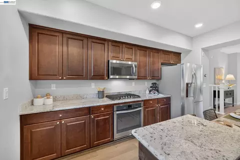 Kitchen - 1270 Gusty Loop #3, Livermore, CA 94550 photo 3 of 3