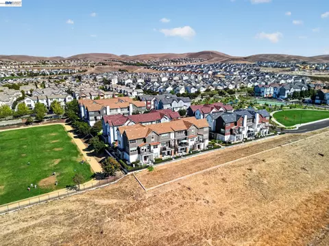 View/Area - 3987 Dobbins Loop, Dublin, CA 94568 photo 8 of 16