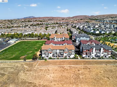 View/Area - 3987 Dobbins Loop, Dublin, CA 94568 photo 7 of 16