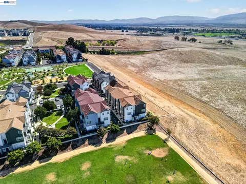 View/Area - 3987 Dobbins Loop, Dublin, CA 94568 photo 11 of 16