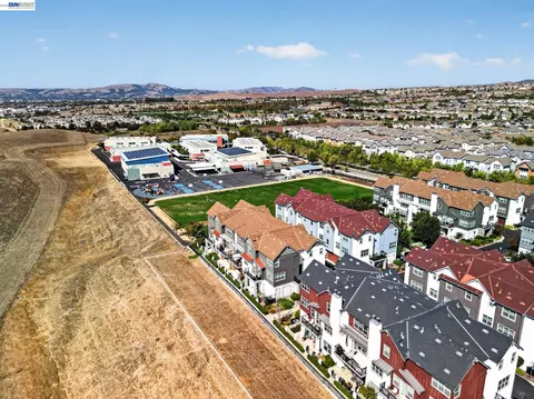 View/Area - 3987 Dobbins Loop, Dublin, CA 94568 photo 9 of 16