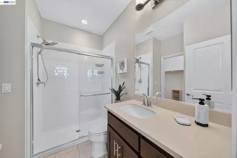 Bath - 3987 Dobbins Loop, Dublin, CA 94568 photo 3 of 6