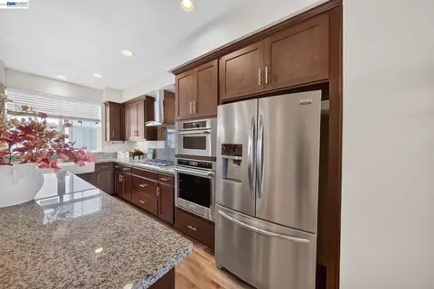 Kitchen - 3987 Dobbins Loop, Dublin, CA 94568 photo 3 of 4