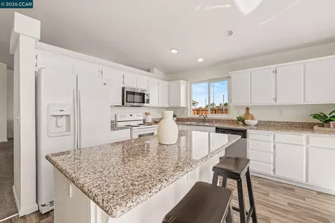 Kitchen - 3848 Marsh Way, Oakley, CA 94561 photo 2 of 3
