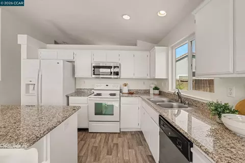 Kitchen - 3848 Marsh Way, Oakley, CA 94561 photo 3 of 3
