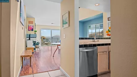 Entry Way - 311 Stinson St #7, Vallejo, CA 94591 photo 2 of 3