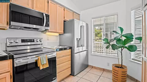 Kitchen - 311 Stinson St #7, Vallejo, CA 94591 photo 3 of 3