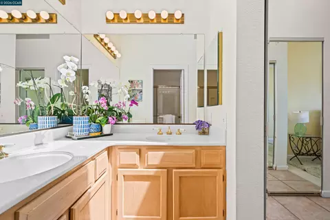 Bath - 311 Stinson St #7, Vallejo, CA 94591 photo 2 of 4