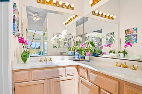 Bath - 311 Stinson St #7, Vallejo, CA 94591 photo 1 of 4