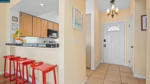 Entry Way - 311 Stinson St #7, Vallejo, CA 94591 photo 3 of 3