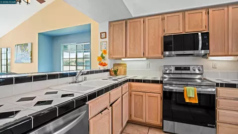Kitchen - 311 Stinson St #7, Vallejo, CA 94591 photo 1 of 3