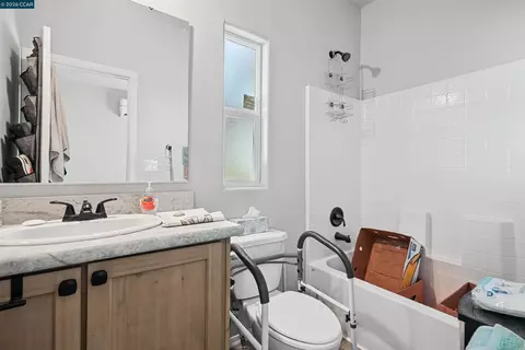 Bath - 2279 Cozy Ct, Tracy, CA 95304 photo 6 of 7