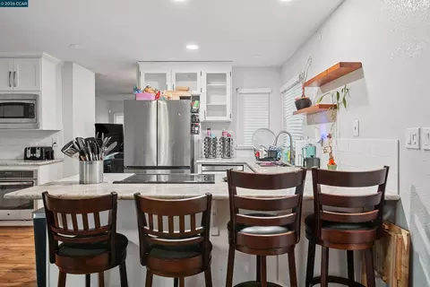 Kitchen - 2279 Cozy Ct, Tracy, CA 95304 photo 7 of 10