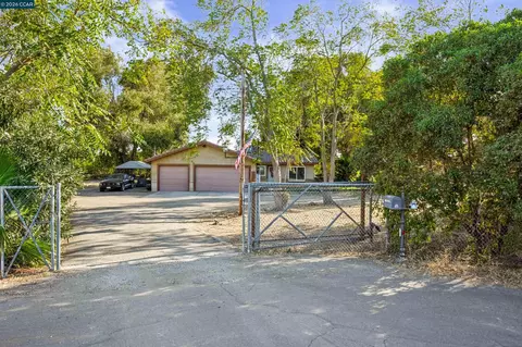 Exterior - 2279 Cozy Ct, Tracy, CA 95304 photo 5 of 23