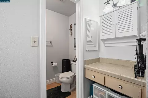 Bath - 2279 Cozy Ct, Tracy, CA 95304 photo 2 of 7