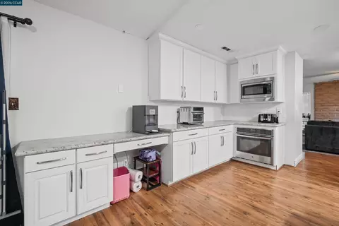 Kitchen - 2279 Cozy Ct, Tracy, CA 95304 photo 5 of 10