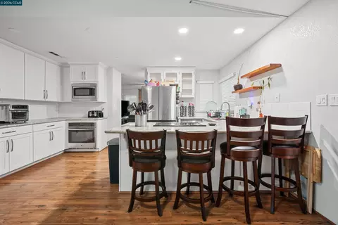 Kitchen - 2279 Cozy Ct, Tracy, CA 95304 photo 6 of 10