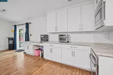 Kitchen - 2279 Cozy Ct, Tracy, CA 95304 photo 4 of 10