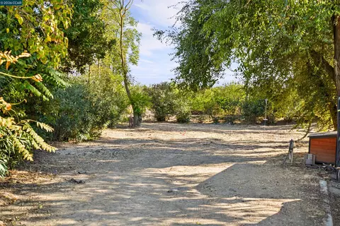 Exterior - 2279 Cozy Ct, Tracy, CA 95304 photo 9 of 23