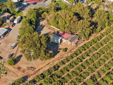 View/Area - 2279 Cozy Ct, Tracy, CA 95304 photo 9 of 15