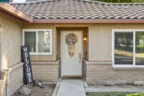 Entry Way - 2279 Cozy Ct, Tracy, CA 95304 photo 1 of 2