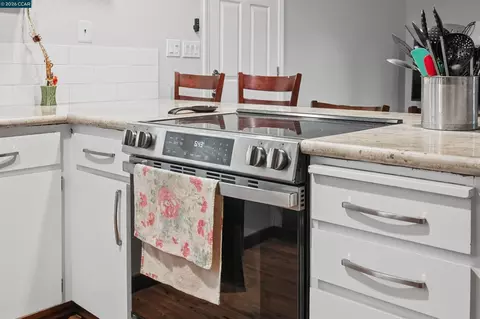 Kitchen - 2279 Cozy Ct, Tracy, CA 95304 photo 3 of 10