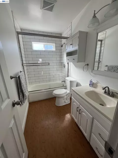 Bath - 8499 Bandon Dr, Dublin, CA 94568 photo 4 of 5