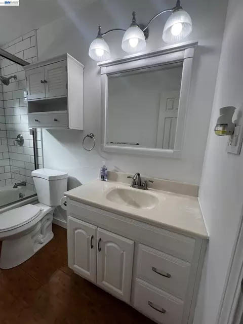 Bath - 8499 Bandon Dr, Dublin, CA 94568 photo 5 of 5