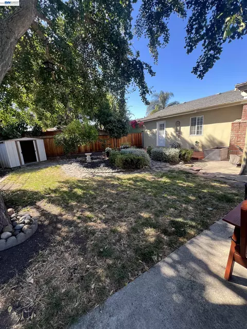 Exterior - 8499 Bandon Dr, Dublin, CA 94568 photo 6 of 8