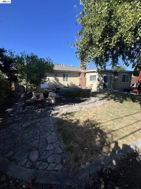 Exterior - 8499 Bandon Dr, Dublin, CA 94568 photo 7 of 8