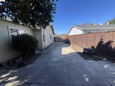 Exterior - 8499 Bandon Dr, Dublin, CA 94568 photo 3 of 8