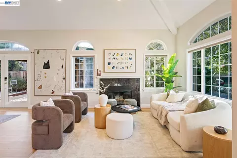 Living - 982 Wilson, Campbell, CA 95008 photo 1 of 2
