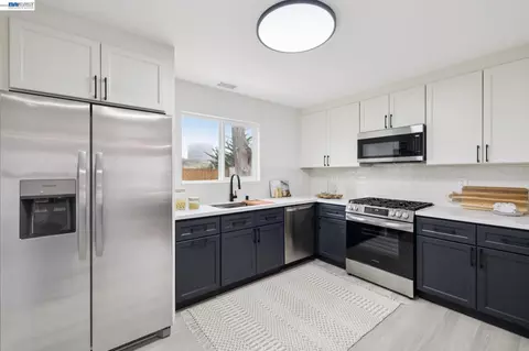 Kitchen - 328 Glencourt Way, Pacifica, CA 94044 photo 2 of 4
