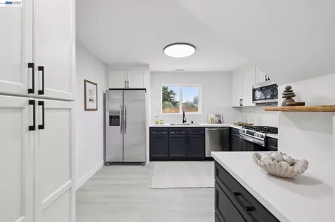 Kitchen - 328 Glencourt Way, Pacifica, CA 94044 photo 1 of 4