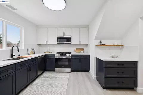 Kitchen - 328 Glencourt Way, Pacifica, CA 94044 photo 4 of 4