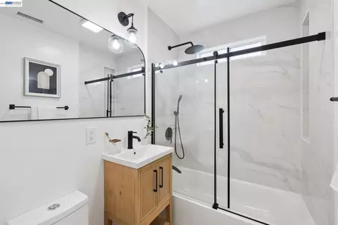 Bath - 328 Glencourt Way, Pacifica, CA 94044 photo 3 of 3