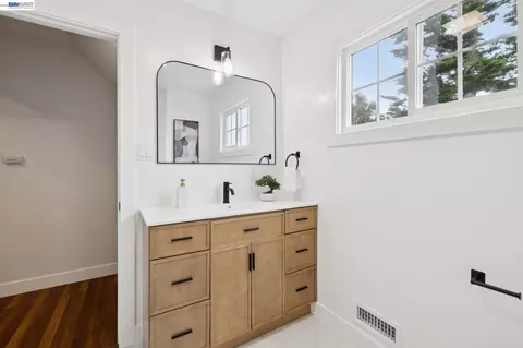 Bath - 328 Glencourt Way, Pacifica, CA 94044 photo 1 of 3