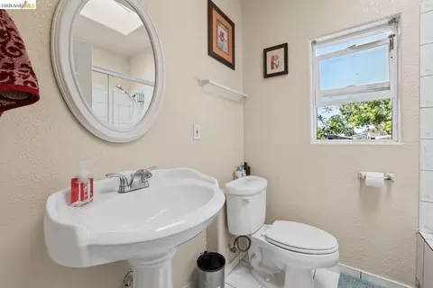 Bath - 1629 68th Ave, Oakland, CA 94621 photo 3 of 4