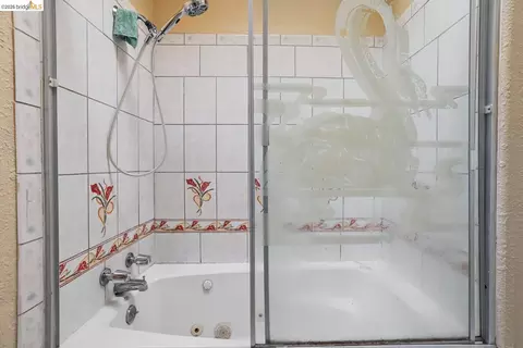 Bath - 1629 68th Ave, Oakland, CA 94621 photo 4 of 4