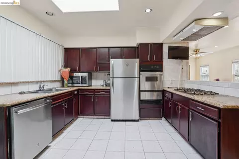 Kitchen - 1629 68th Ave, Oakland, CA 94621 photo 3 of 5