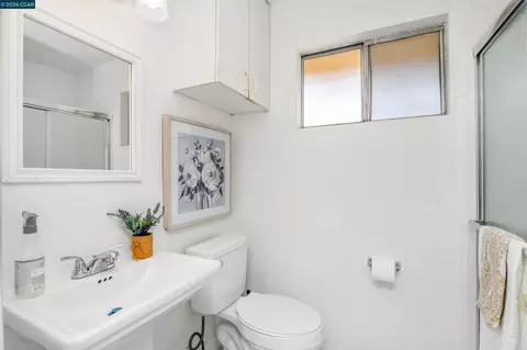 Bath - 52 E Madill St, Antioch, CA 94509 photo 1 of 1