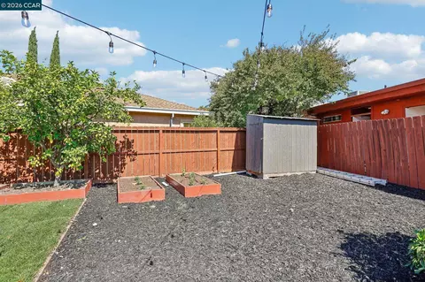 Exterior - 68 Madoline St, Pittsburg, CA 94565 photo 8 of 9