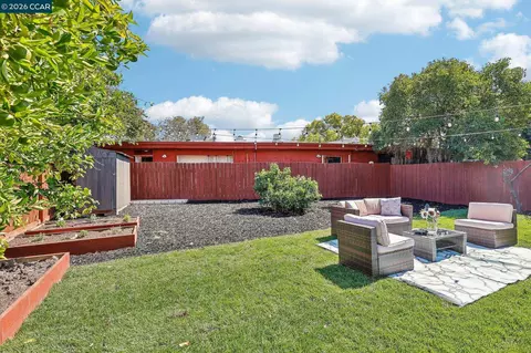 Exterior - 68 Madoline St, Pittsburg, CA 94565 photo 7 of 9