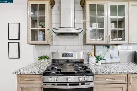Kitchen - 68 Madoline St, Pittsburg, CA 94565 photo 5 of 5