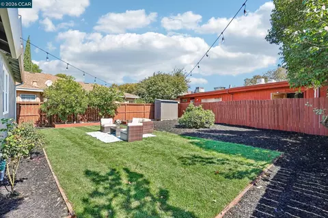 Exterior - 68 Madoline St, Pittsburg, CA 94565 photo 6 of 9