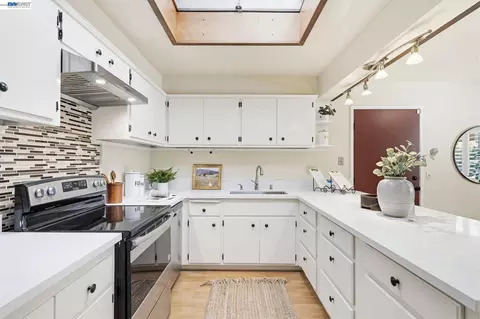 Kitchen - 3107 Corona Dr, Davis, CA 95616 photo 4 of 5